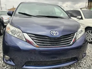 Toyota Sienna 2016 Blue