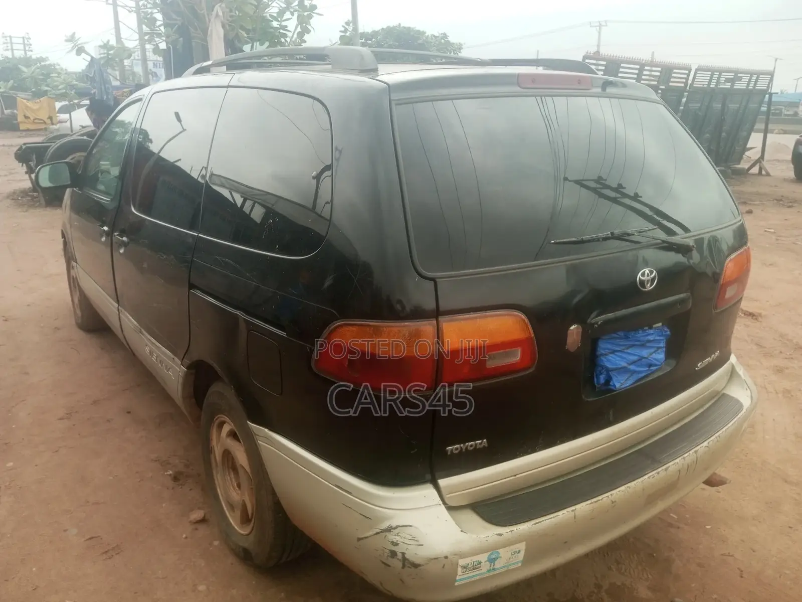 Toyota Sienna CE & 1 hatch 2000