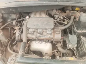 Toyota Sienna CE & 1 hatch 2000