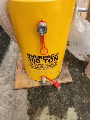 300 Ton Enerpac Hydraulic Jack