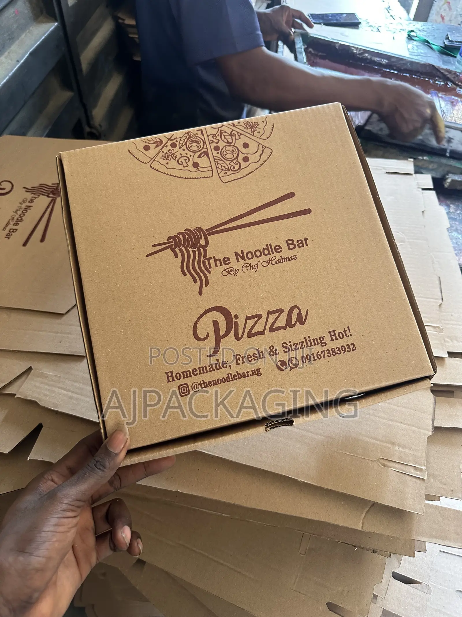 Branded Plain Pizza Boxes | Custom Sizes Available