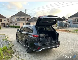 Toyota Highlander XLE 2022 Black