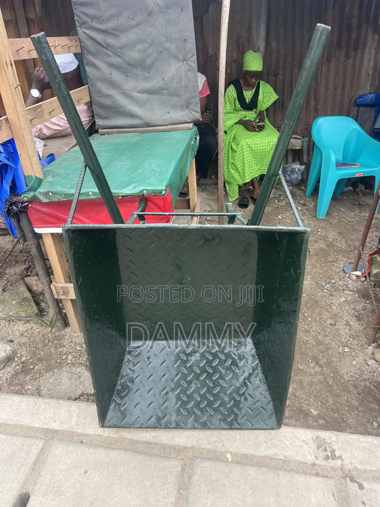Heavy-Duty Transporting Wheelbarrows