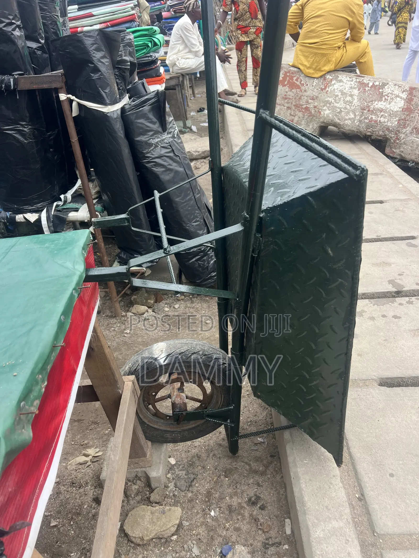 Heavy-Duty Transporting Wheelbarrows