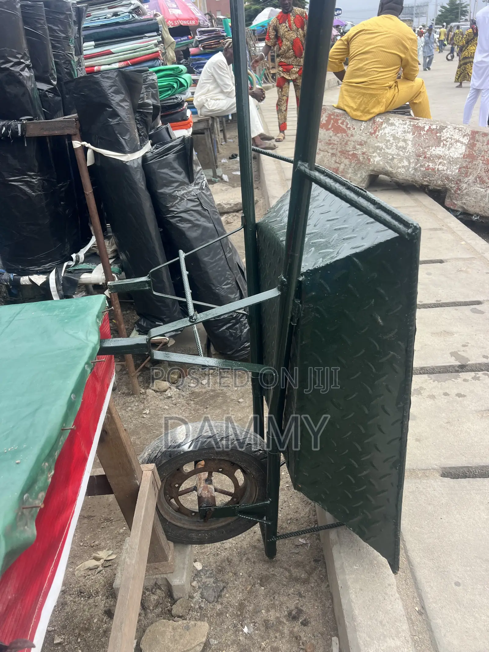 Heavy-Duty Transporting Wheelbarrows