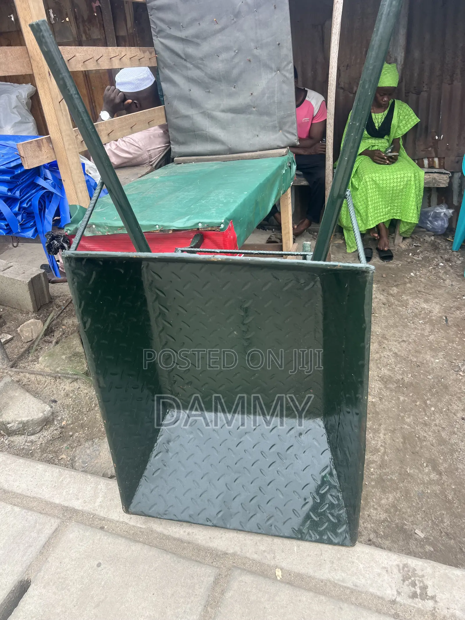 Heavy-Duty Transporting Wheelbarrows