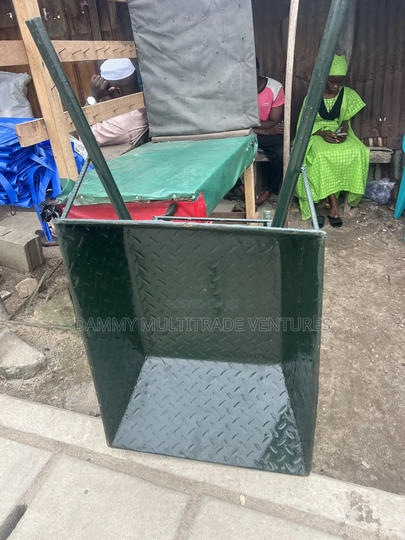 Heavy-Duty Transporting Wheelbarrows