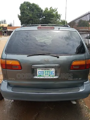 Toyota Sienna 1998 Green