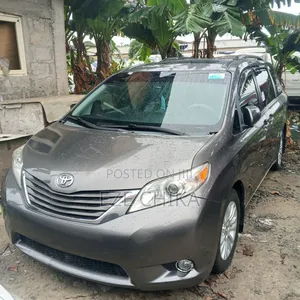 Toyota Sienna 2013 Black