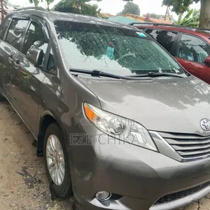 Toyota Sienna 2013 Black
