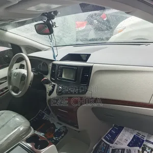 Toyota Sienna 2013 Black