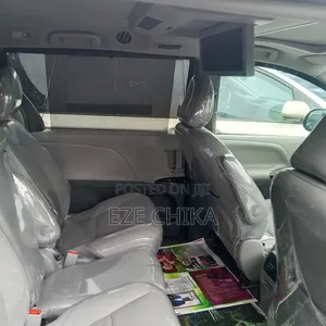 Toyota Sienna 2018 Silver