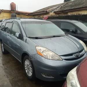 Toyota Sienna 2010 Blue