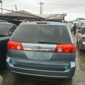 Toyota Sienna 2010 Blue