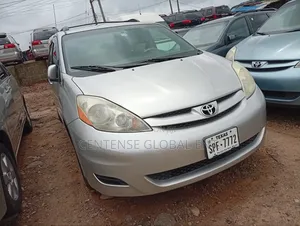 Toyota Sienna 2005 Silver