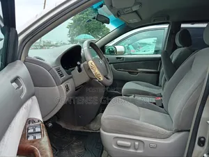 Toyota Sienna 2005 Silver