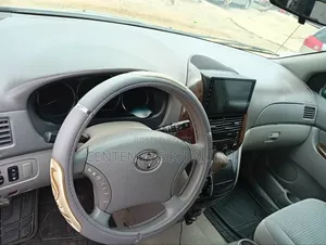 Toyota Sienna 2005 Silver