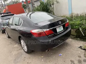 Honda Accord Touring 4dr Sedan FWD (3.5L 6cyl 6A) 2013 Black