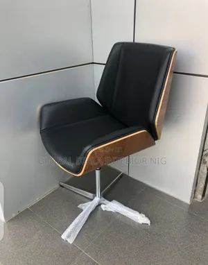 Modern Office Chair Features a Black Leather Upholstered