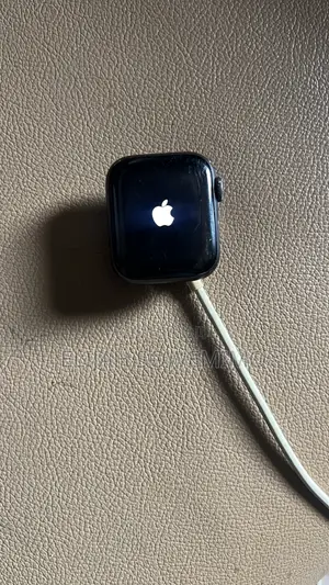 Apple Watch Series Se (iCloud Locked)