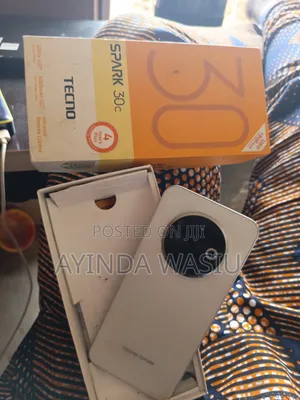 Tecno Spark 30C 128 GB Silver