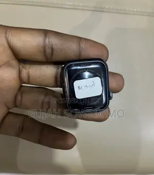Apple Watch Series Se (iCloud Locked)
