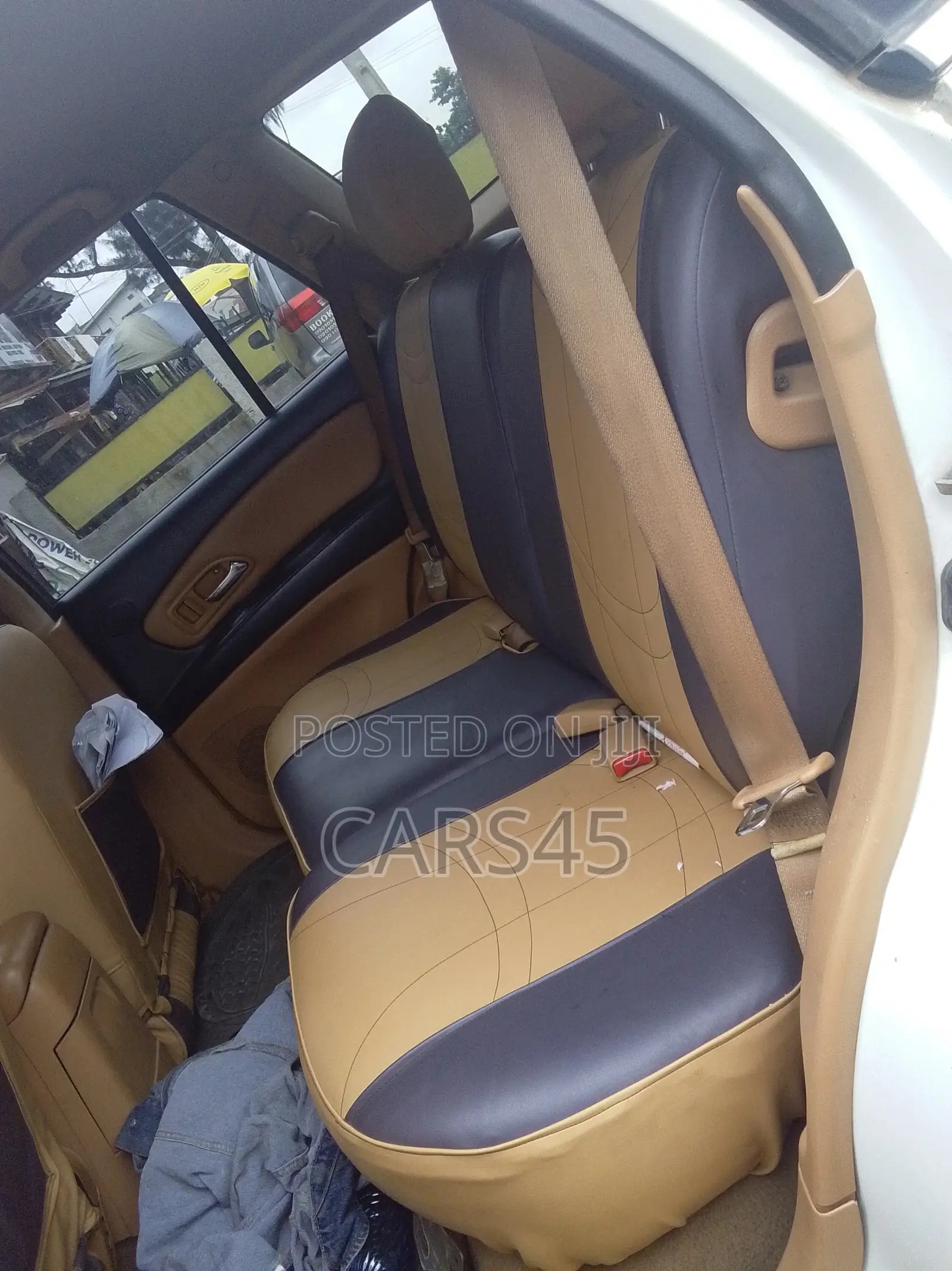 Isuzu Axiom 2004 White