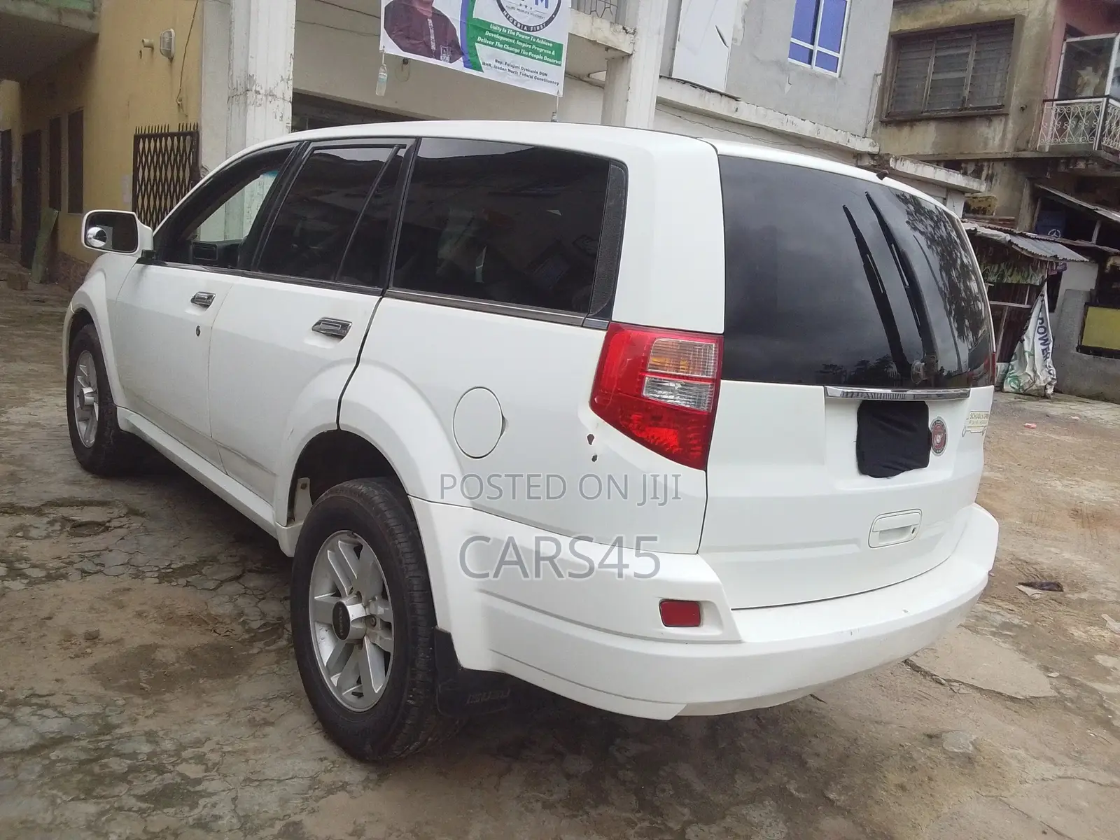 Isuzu Axiom 2004 White