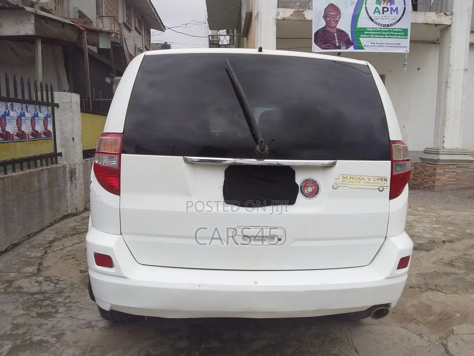 Isuzu Axiom 2004 White