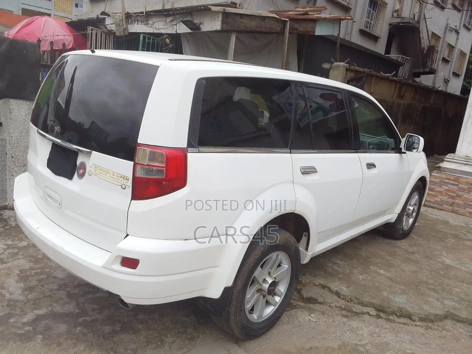 Isuzu Axiom 2004 White