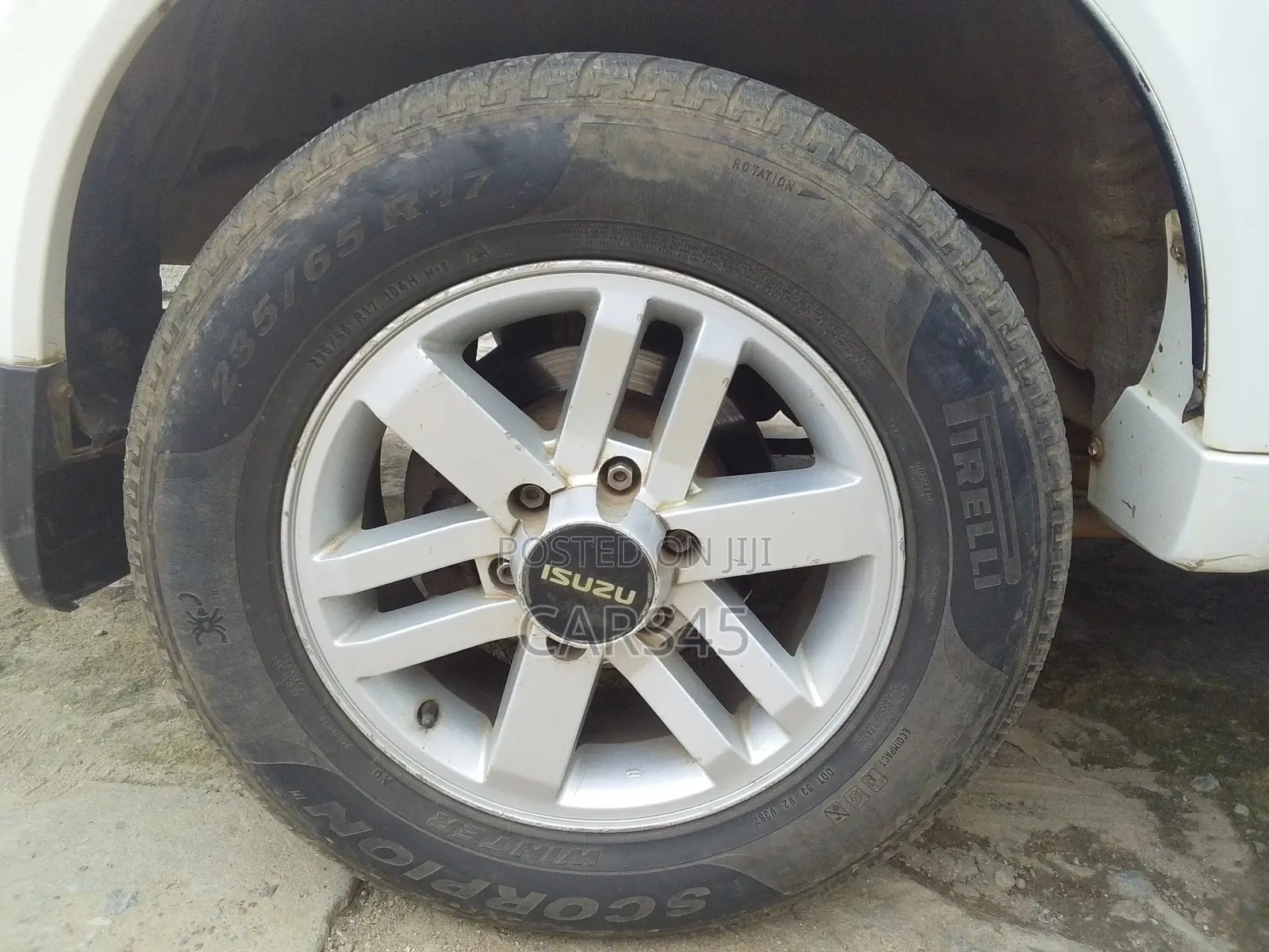 Isuzu Axiom 2004 White