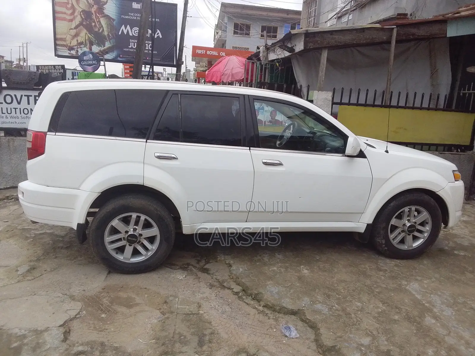 Isuzu Axiom 2004 White