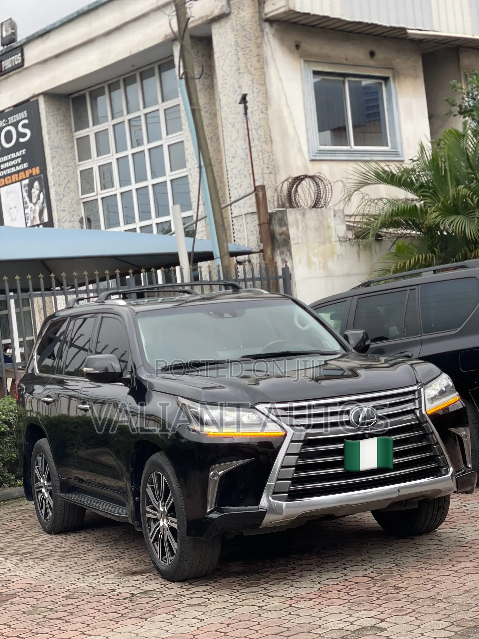 Lexus LX 2016 Black