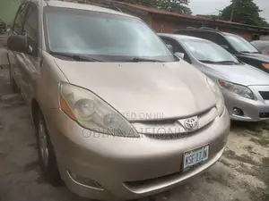 Toyota Sienna 2006 Gold