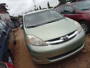 Toyota Sienna 2008 Green