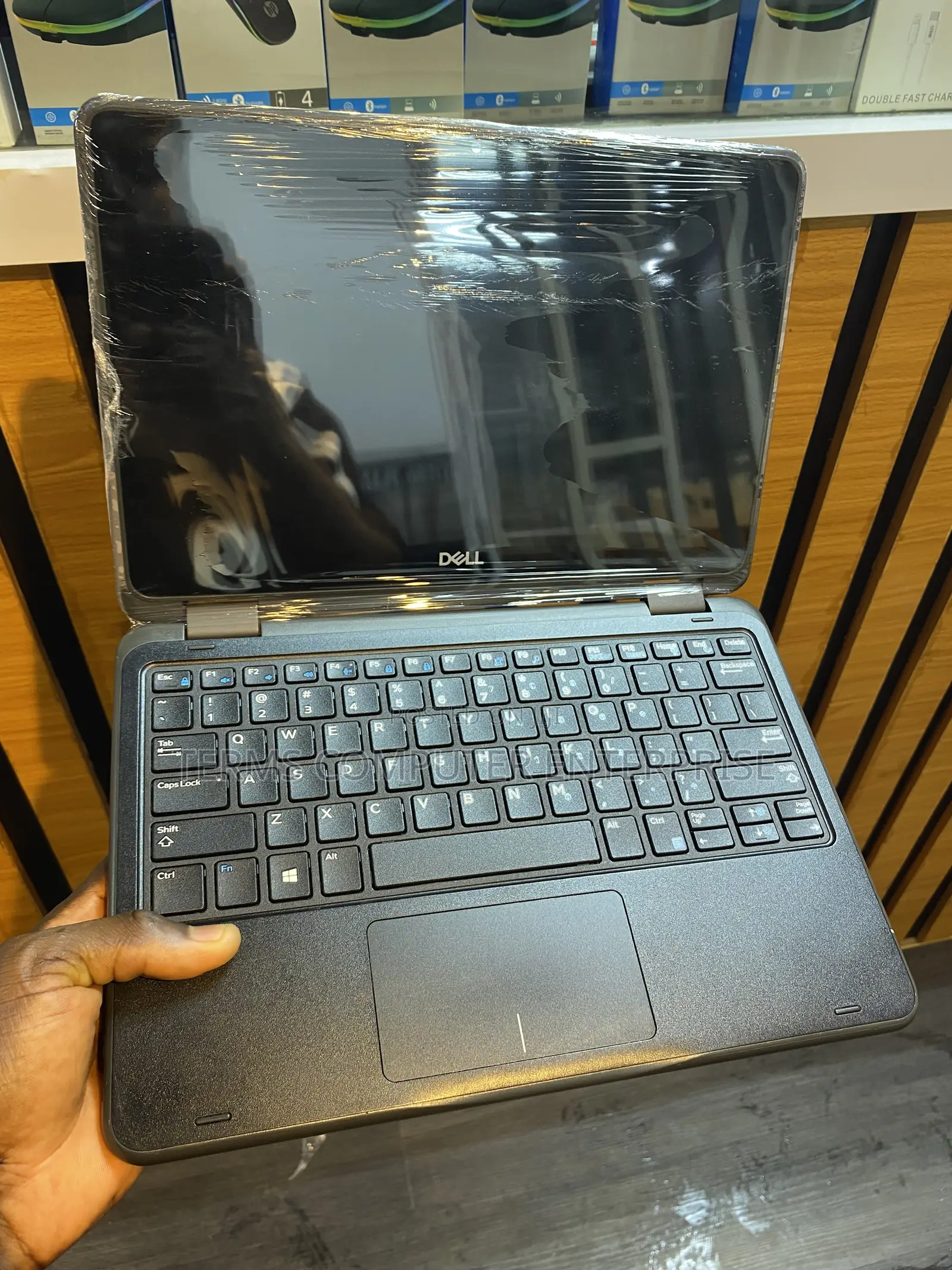 Laptop Dell Latitude 3190 2-in-1 8GB Intel Celeron SSD 128GB