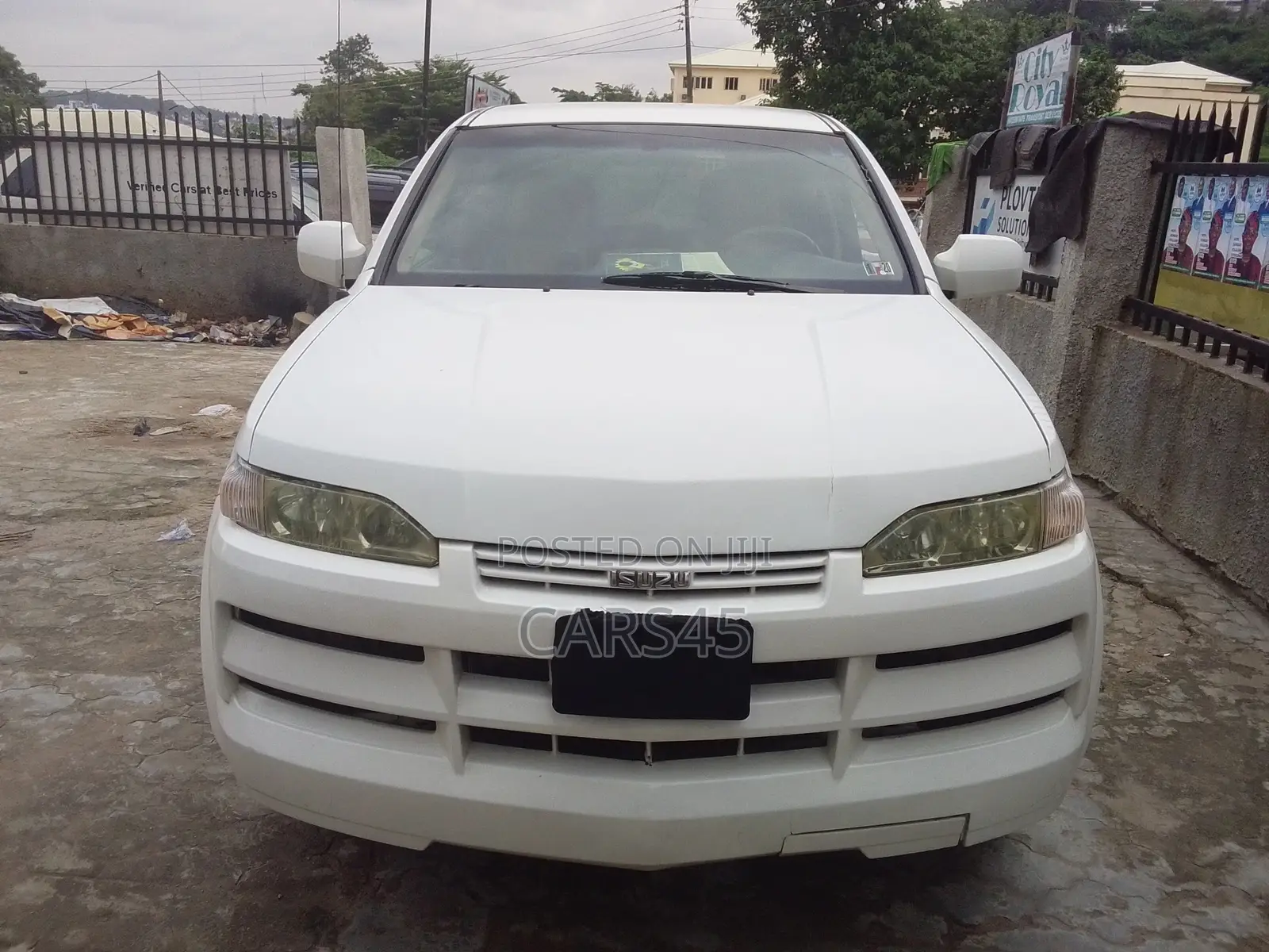 Isuzu Axiom 2004 White
