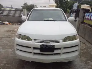 Isuzu Axiom 2004 White