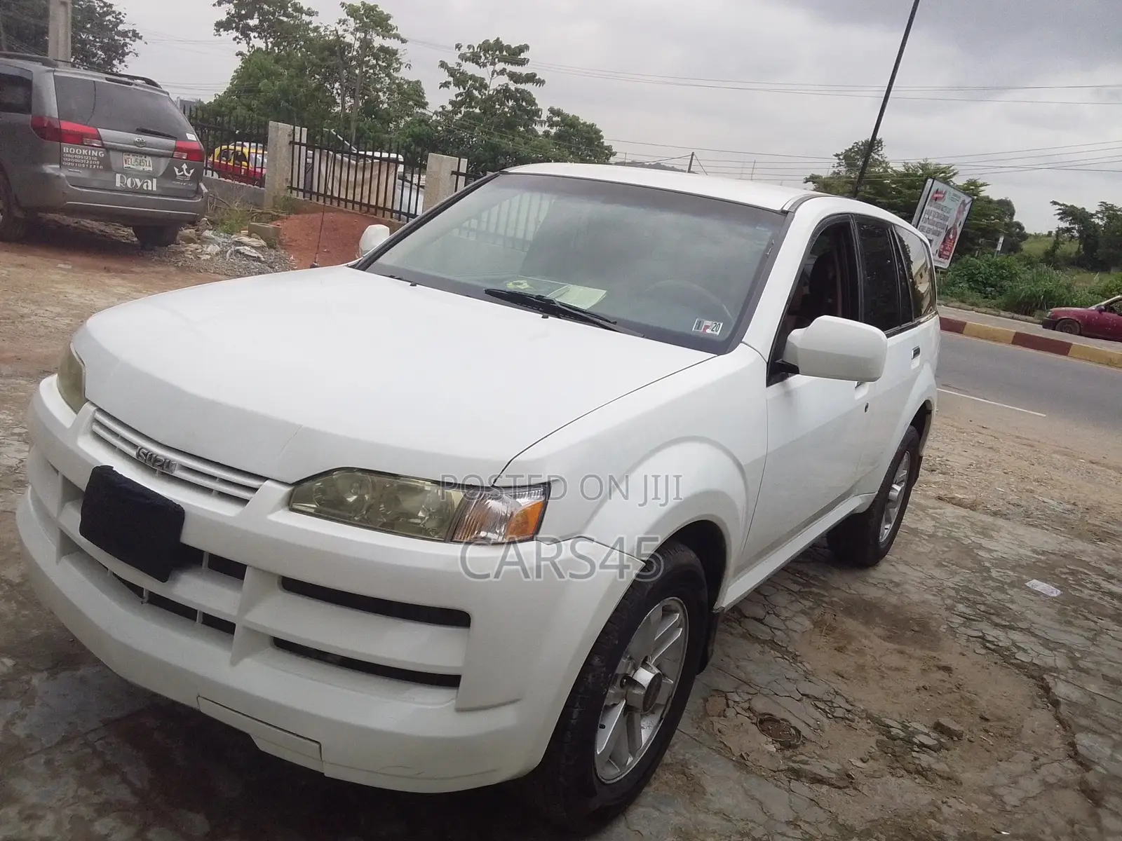Isuzu Axiom 2004 White