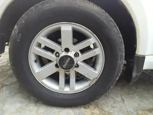 Isuzu Axiom 2004 White