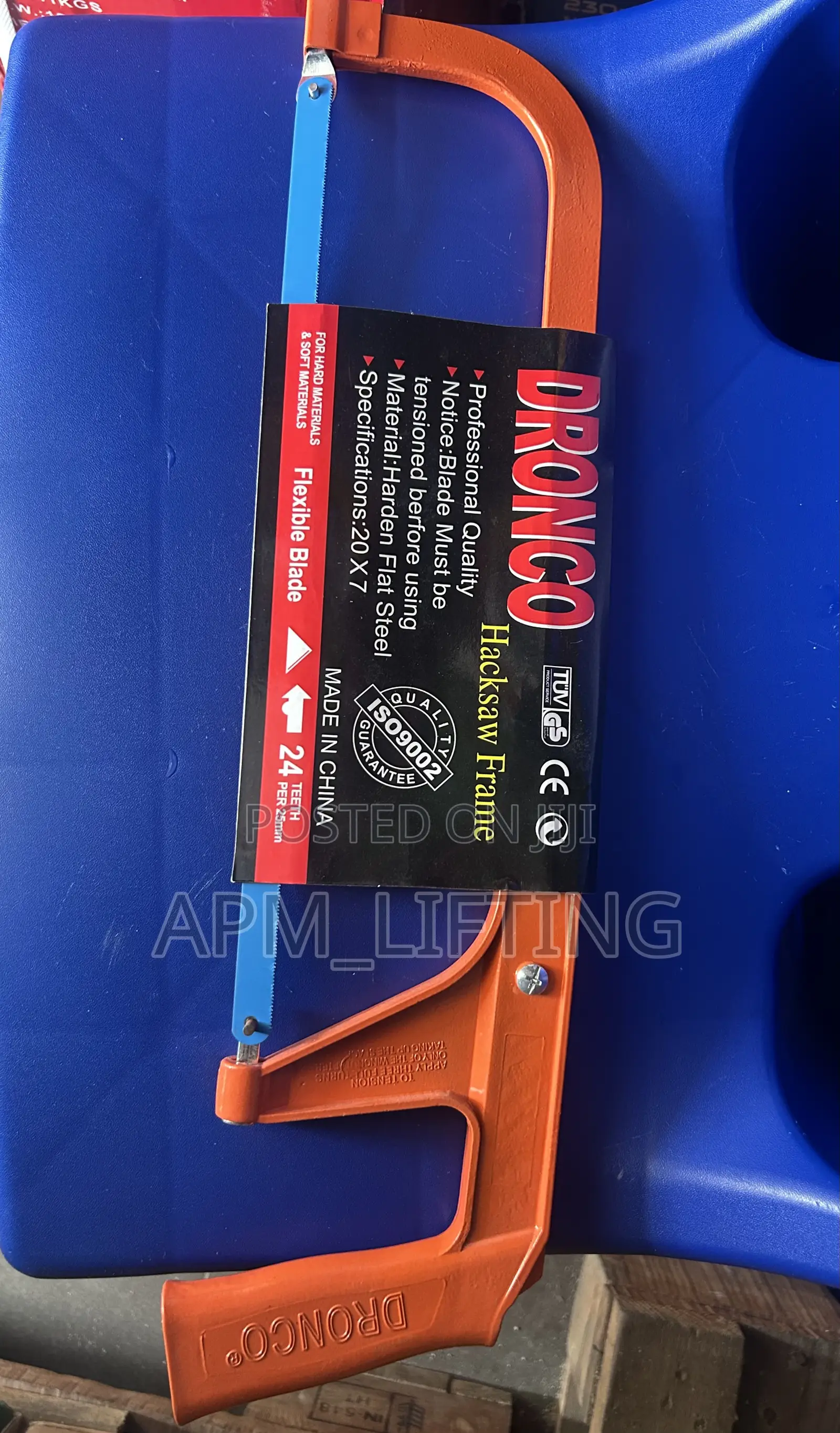 Dronco Hacksaw With a 24 TPI Blade for Both Hard and Soft Materials.