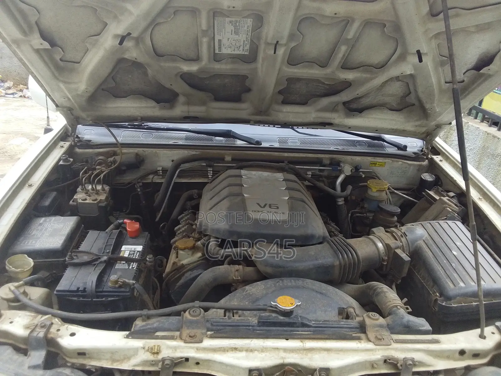 Isuzu Axiom 2004 White
