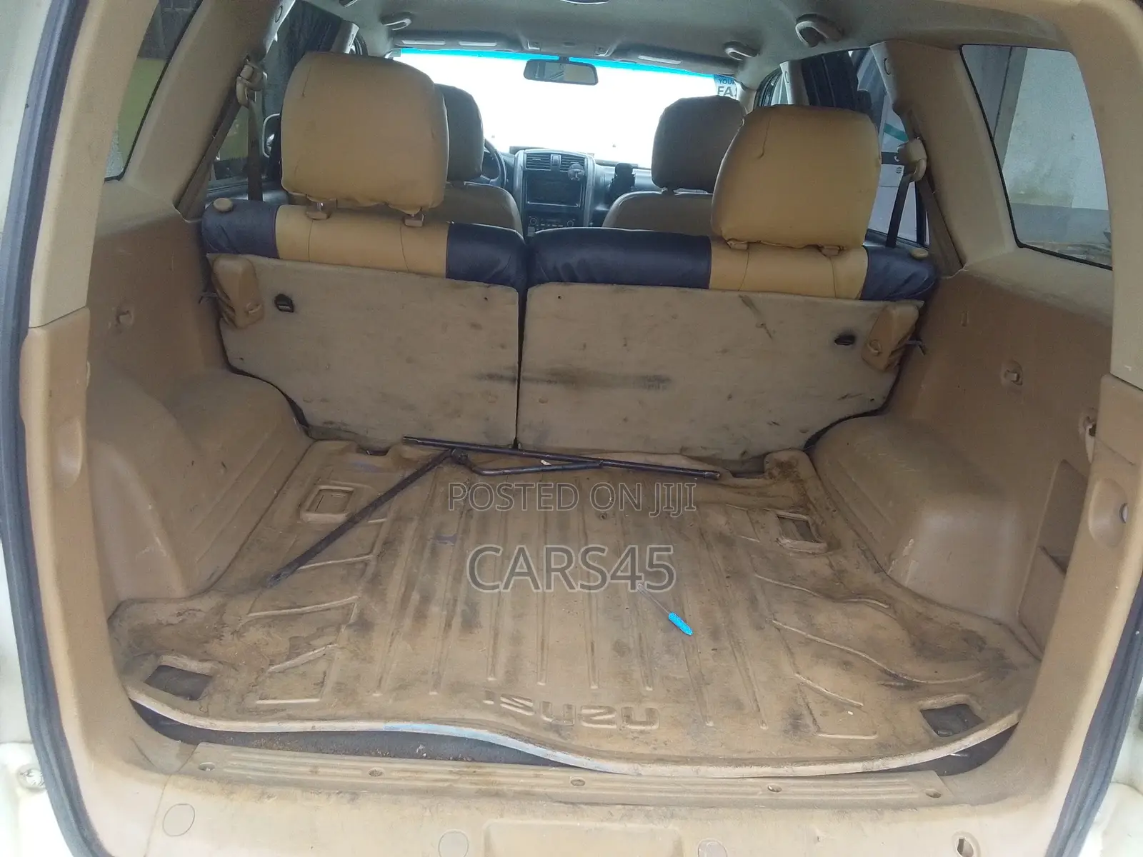 Isuzu Axiom 2004 White