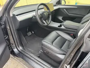 Tesla Model Y 2024 Gray