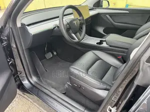 Tesla Model Y 2024 Gray