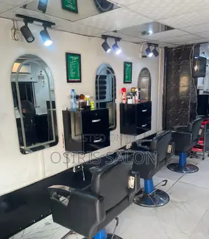 Salon Working Space / Chair for Rent in Surulere - Stylist and Barbers