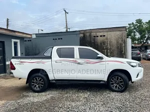 Toyota Hilux Revo Double Cab Petrol 2.7 RWD 2022 White