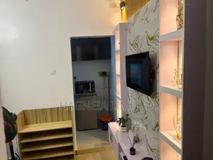 24/7 Solar Powered Executive Suite
