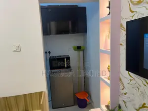 24/7 Solar Powered Executive Suite
