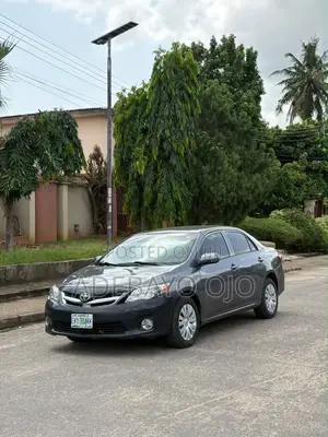 Toyota Corolla 2011 Gray